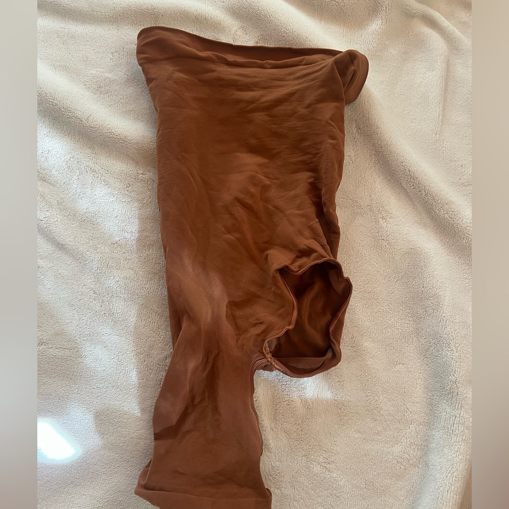 SEAMLESS SCULPT SOLUTION SHORT LEFT LEG EXPOSED SIZE SMALL